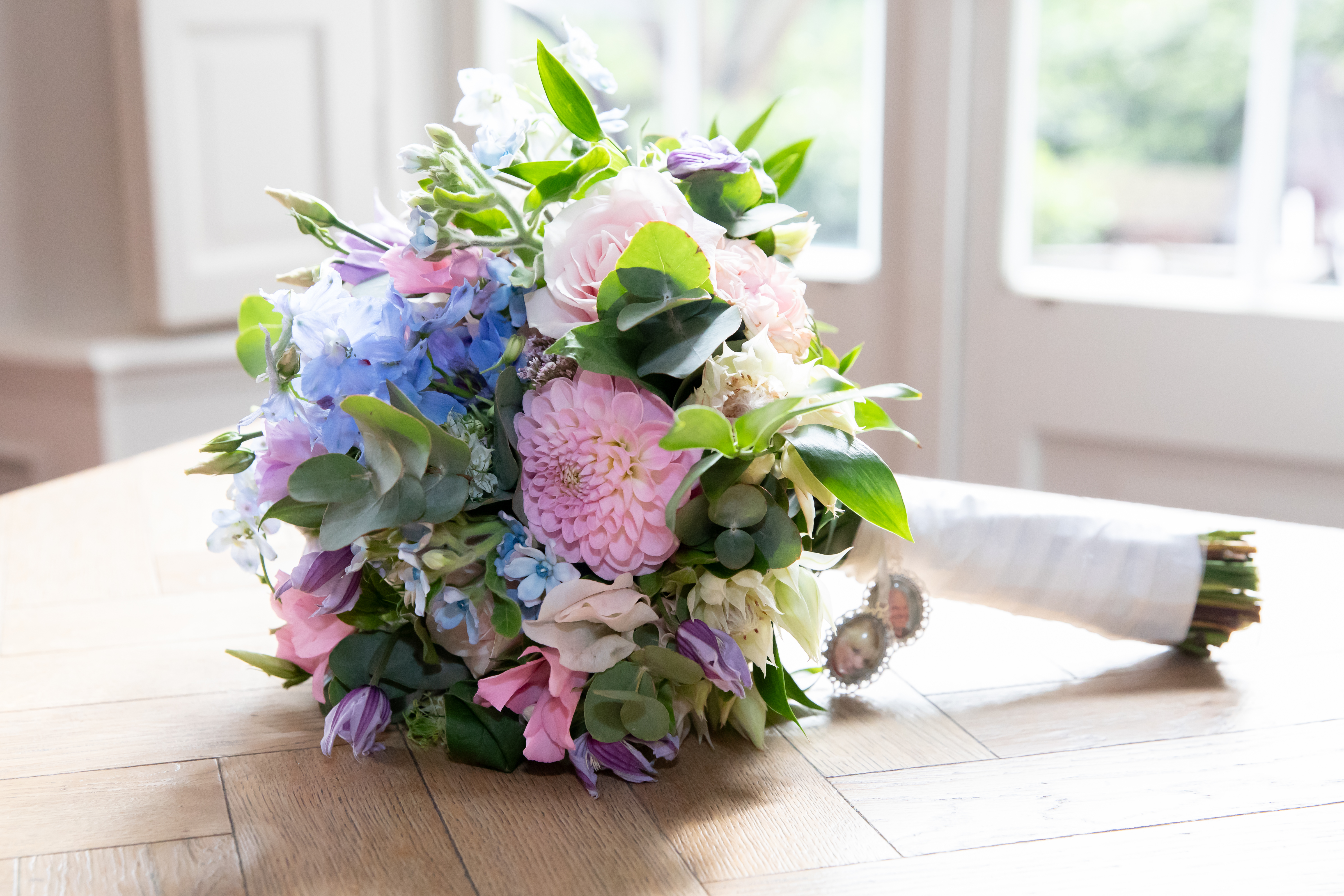 Bruid met bruidsboeket